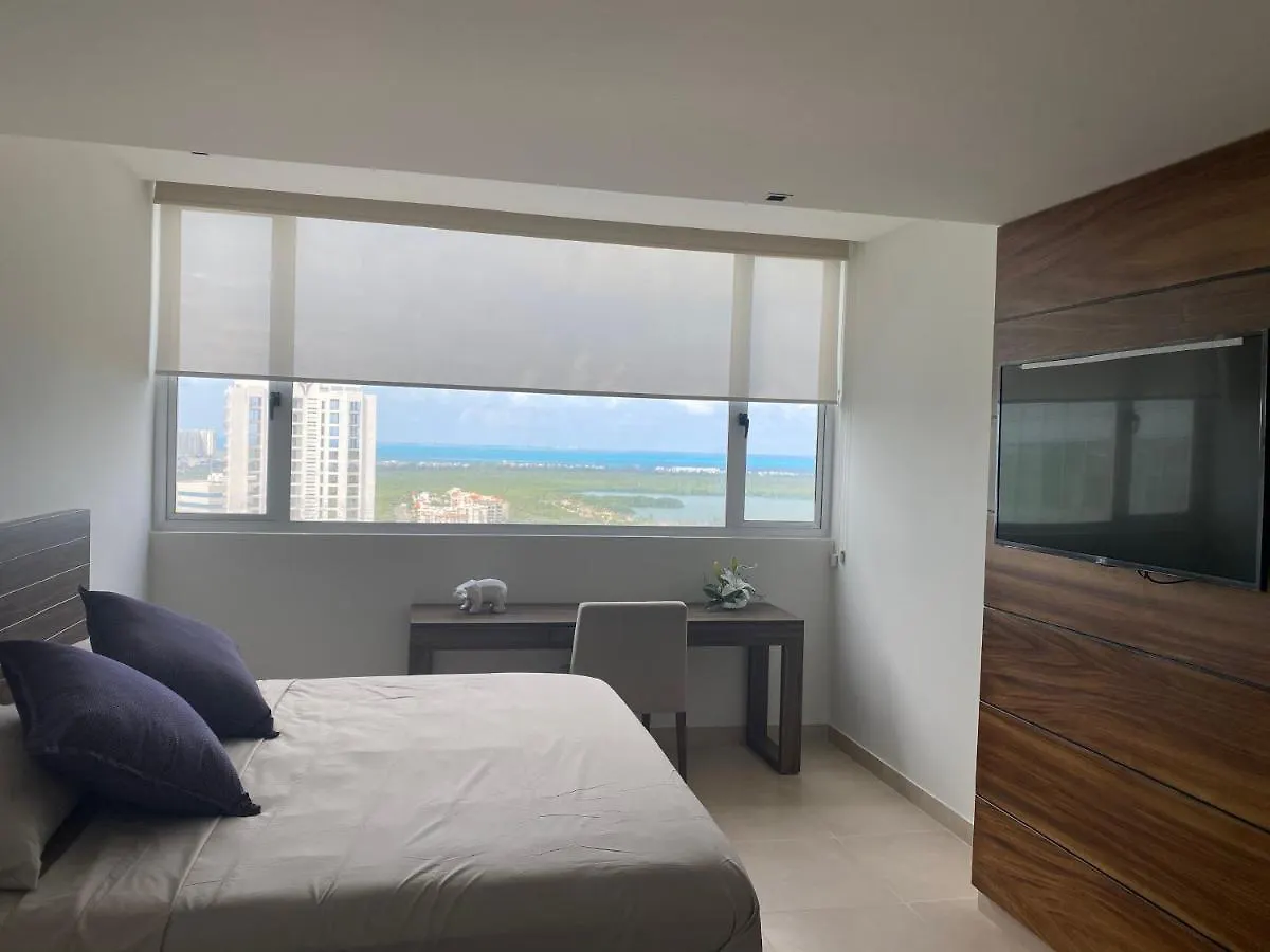 Malecon Cancun , La Vista