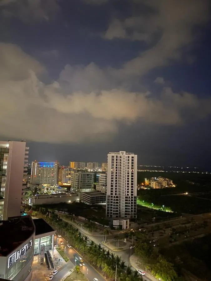 Malecon Cancun , La Vista
